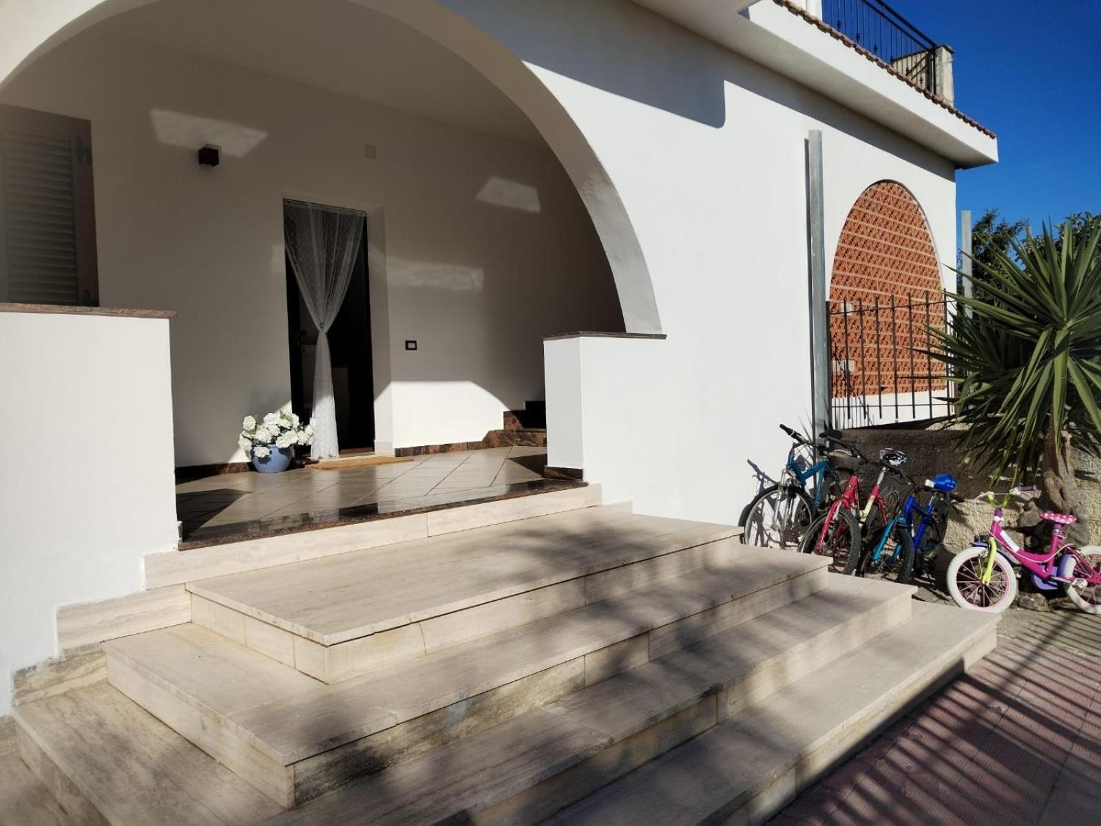 Вилла Momaliar House Кампофеличе-ди-Роччелла Экстерьер фото